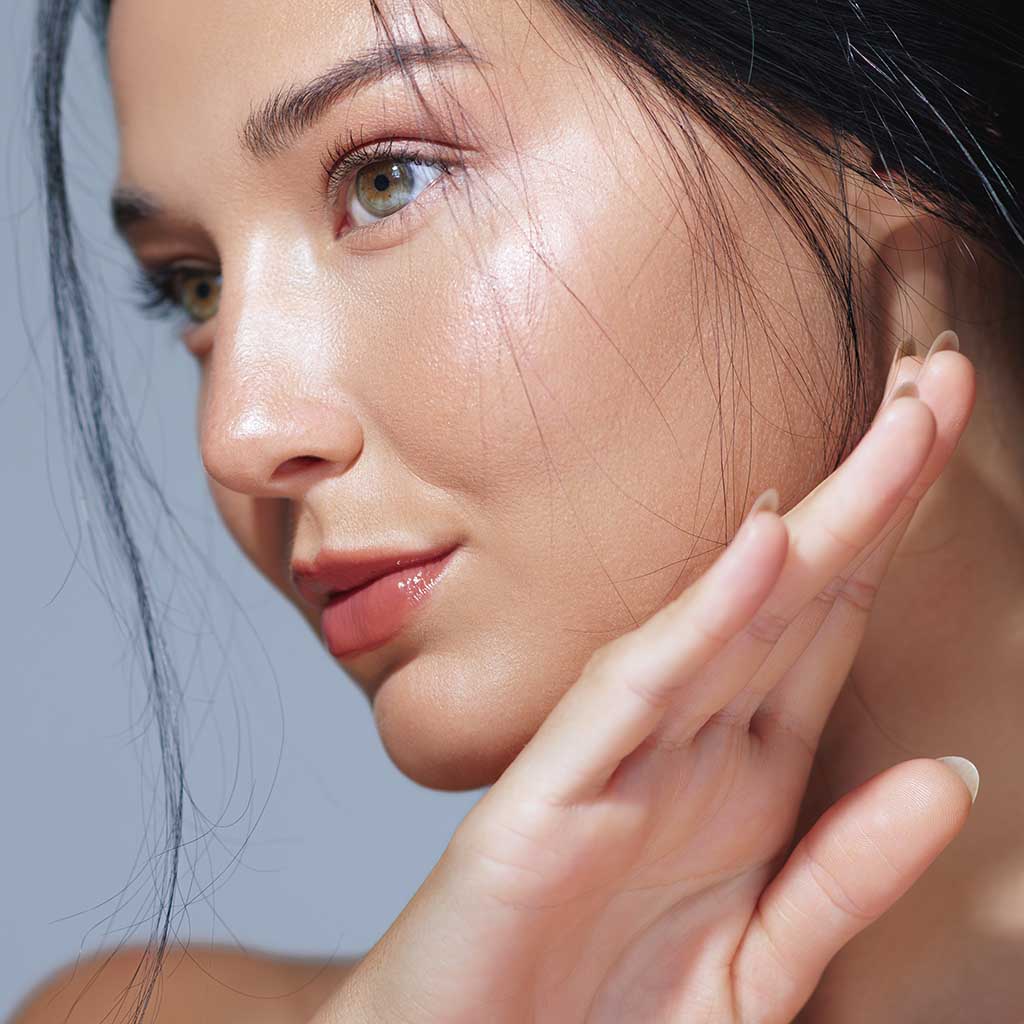 Portrait,Of,An,Elegant,Woman,With,Hydrated,Skin,And,A